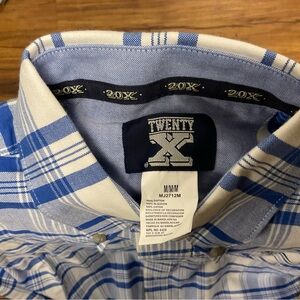 Wrangler Blue and White Casual Button Down Shirt Medium